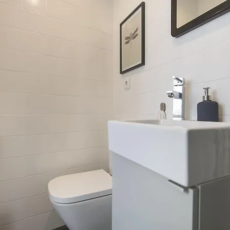Lovelystay Saudade Studio Lisbon's Narrowest Building