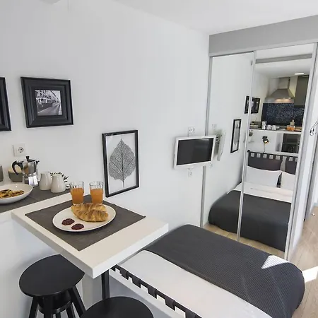 Lovelystay Saudade Studio Lisbon's Narrowest Building Apartment Lisbon