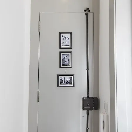 Lovelystay Saudade Studio Lisbon's Narrowest Building Apartment Lisbon