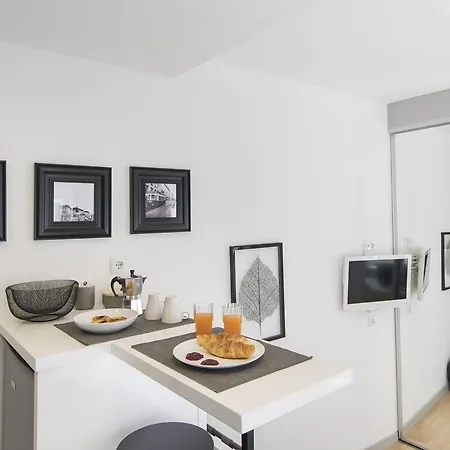 Lovelystay Saudade Studio Lisbon's Narrowest Building Apartment *